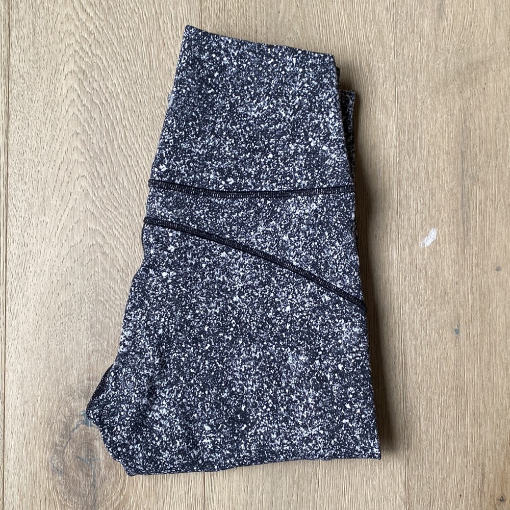 In movement 25" everlux diffuse starlight black size 2 lululemon euc